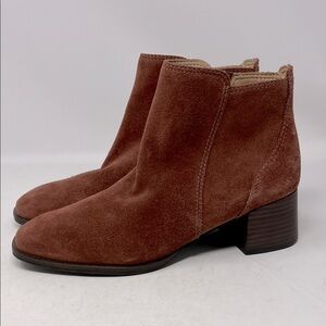 LUCKY BRAND LILYE SUEDE SIDE ZIPPER BLOCK HEEL BOOTIE RUSTY BROWN SZ 8 NWOB